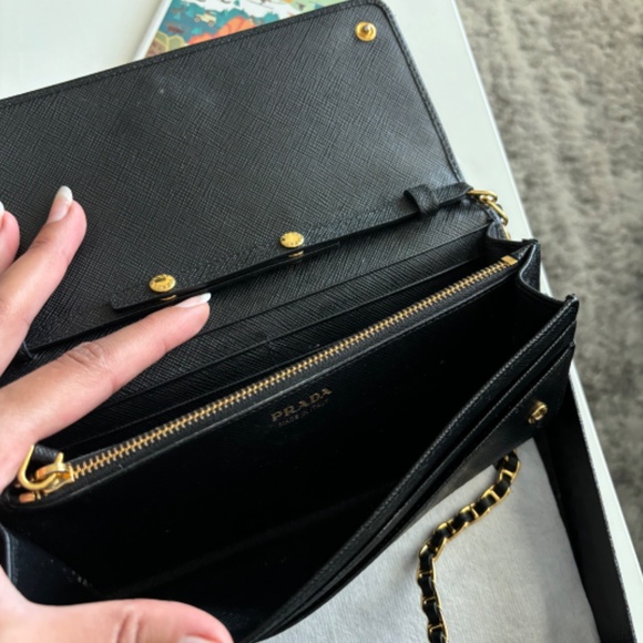 Prada Wallet on Chain - Picture 3 of 3